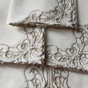 5 LINEN DINNER NAPKINS WITH CUTWORK EMBROIDERY